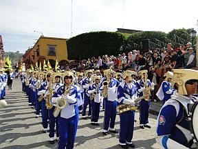 Aguilas Doradas Marching Band Jardin Principal Discover San Miguel De Allende